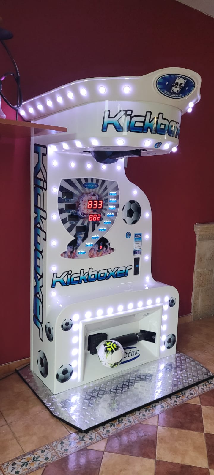 Surtido de máquinas recreativas de alquiler para bares, cafeterías y pubs en Alicante. Instalación rápida y mantenimiento incluido